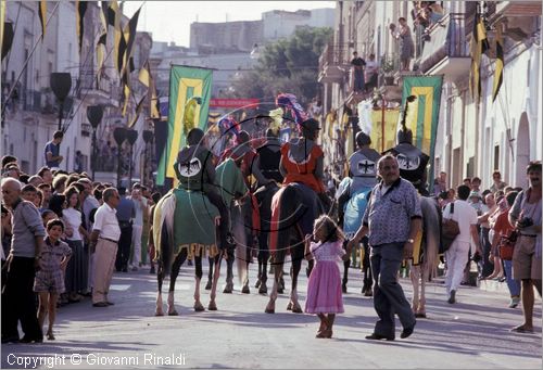 ITALY - ORIA (BR)
Corteo Storico di Federico II e Torneo dei Rioni (prima decade di agosto)
rievocazione del 10 Agosto del 1225 quando Federico II giunse in Oria con la sua corte per attendere la promessa sposa, Isabella di Brienne