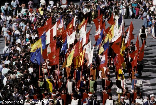 ITALY - SIENA
Il Palio (2 luglio e 16 agosto)
Corteo Storico in piazza Duomo, 67 Vessilliferi recanti le insegne delle citt dell'Antico Stato Senese