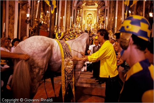 ITALY - SIENA
Il Palio (2 luglio e 16 agosto)
Benedizione del cavallo nella chiesa della Contrada della Tartuca