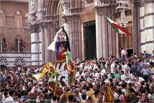 ITALY - SIENA
Il Palio (2 luglio e 16 agosto)
gioia per la contrada dell'Aquila che porta il palio per il ringraziamento in Duomo