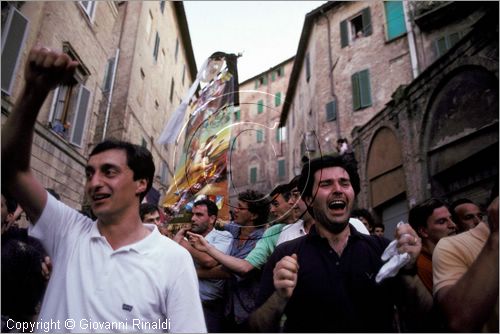 ITALY - SIENA
Il Palio (2 luglio e 16 agosto)
gioia per la contrada del Nicchio dopo la vittoria