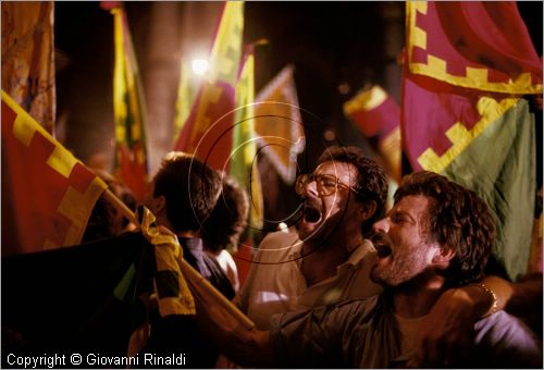 ITALY - SIENA
Il Palio (2 luglio e 16 agosto)
gioia e canti per i contradaioli del Drago dopo la vittoria per il ringraziamento nella loro chiesa