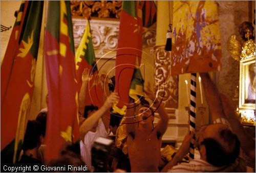 ITALY - SIENA
Il Palio (2 luglio e 16 agosto)
gioia e canti per i contradaioli del Drago dopo la vittoria per il ringraziamento nella loro chiesa