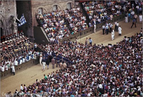 ITALY - SIENA
Il Palio (2 luglio e 16 agosto)
ingresso della folla nel campo da via Dupr