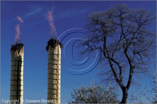 ITALY
PRETORO (CH)
Le Farchie (17 gennaio - Sant'Antonio Abate)
le farchie bruciano lentamente dall'alto verso il basso