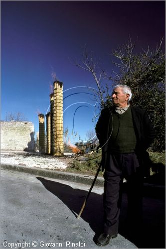 ITALY
PRETORO (CH)
Le Farchie (17 gennaio - Sant'Antonio Abate)
le farchie bruciano lentamente dall'alto verso il basso