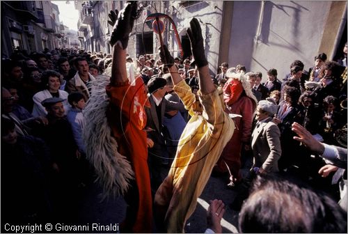 ITALY - PRIZZI (PA)
Pasqua
"Abballu de li Diavuli"