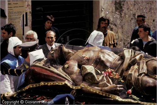 ITALY - ISOLA DI PROCIDA (NA)
Processione dei Misteri del Venerd Santo
La scultura lignea del Cristo Morto fu fatta da Carmine Lantricene di Napoli nel 1728