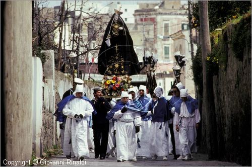 ITALY - ISOLA DI PROCIDA (NA)
Processione dei Misteri del Venerd Santo
La Madonna Addolorata alla fine della Processione ritorna verso la chiesa di San Tommaso