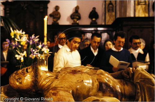 ITALY - ISOLA DI PROCIDA (NA)
Processione dei Misteri del Venerd Santo
Il Cristo Morto durante la Veglia funebre che precede la processione