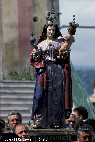 ITALY - RAPINO (CH)
Festa delle Verginelle (prima domenica di maggio)
processione con la statua della Madonna