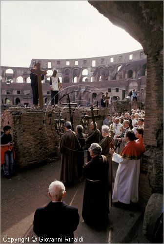 ITALY - ROMA
Via Crucis della Confraternita dei Sacconi all'interno del Colosseo (Settimana Santa)