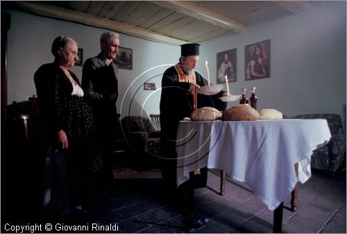 ITALY - SAN DEMETRIO CORONE (CS)
Festa dei Morti (febbraio)
celebrazione della "panegghia" in una casa con olio, aceto e grano bollito