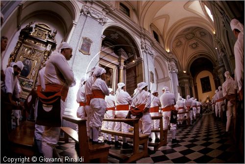 ITALY - VITERBO (3 settembre)
Festa della "Macchina di Santa Rosa)
il giro delle sette chiese dei facchini