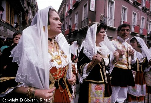 ITALY - CAGLIARI
Sagra di Sant'Efisio (1-4 maggio)
la processione porta la statua del Santo in un cocchio trainato da buoi dalla chiesa di Stampace a Cagliari fino a Nora, luogo del martirio.
corteo con vestiti tradizionali sardi