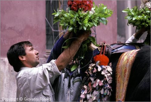 ITALY - CAGLIARI
Sagra di Sant'Efisio (1-4 maggio)
la processione porta la statua del Santo in un cocchio trainato da buoi dalla chiesa di Stampace a Cagliari fino a Nora, luogo del martirio.
addobbo dei buoi