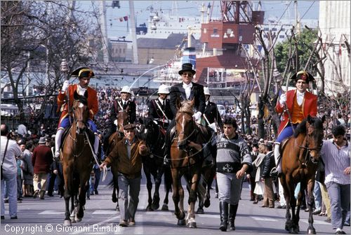 ITALY - CAGLIARI
Sagra di Sant'Efisio (1-4 maggio)
la processione porta la statua del Santo in un cocchio trainato da buoi dalla chiesa di Stampace a Cagliari fino a Nora, luogo del martirio.
corteo a Cagliari