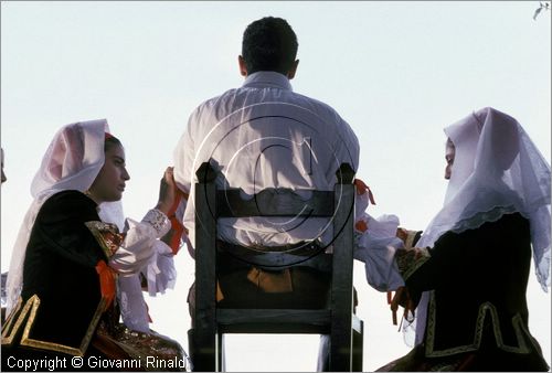 ITALY - ORISTANO
La Sartiglia (carnevale)
vestizione del "componidori"