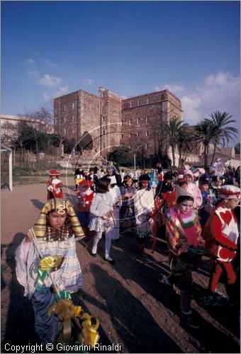 ITALY - ORISTANO
La Sartiglia (carnevale)
i bambini mascherati giocano con cavallucci fatti di canne imitando la sartiglia dei grandi