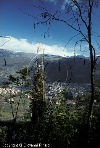 ITALY - SCANNO (AQ)  (10 novembre)
la Festa delle "Glorie di San Martino"
preparazione delle glorie che verronno bruciate la sera in enormi fal