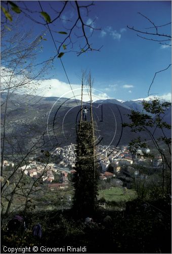 ITALY - SCANNO (AQ)  (10 novembre)
la Festa delle "Glorie di San Martino"
preparazione delle glorie che verronno bruciate la sera in enormi fal