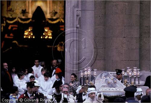 ITALY - TARANTO
Riti della Settimana Santa
Processione dei Misteri del Venerd Santo.
uscita dalla chiesa della statua del Ges Morto seguito dell'Addolorata