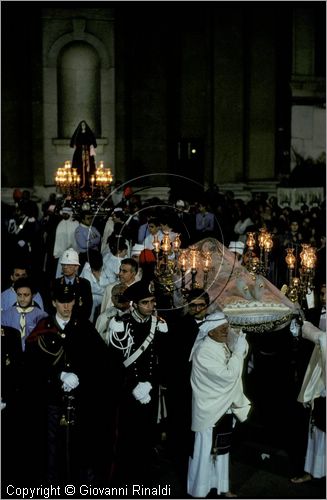 ITALY - TARANTO
Riti della Settimana Santa
Processione dei Misteri del Venerd Santo.
uscita dalla chiesa della statua del Ges Morto seguito dell'Addolorata