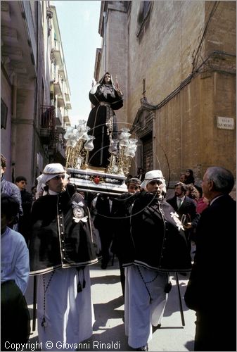 ITALY - TARANTO
Riti della Settimana Santa
Processione dei Misteri del Venerd Santo.
passaggio dell'Addolorata nella Citt Vecchia