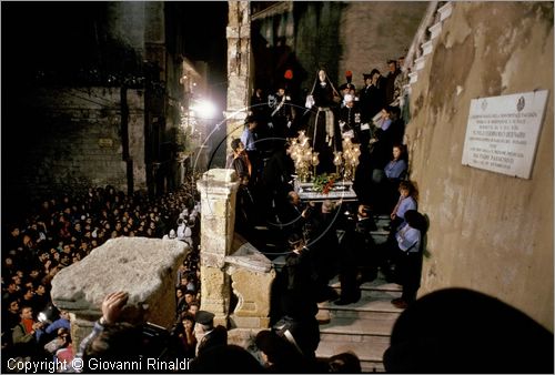 ITALY - TARANTO
Riti della Settimana Santa
Processione dei Misteri del Venerd Santo.
a mezzanotte comincia la processione dell'Addolorata