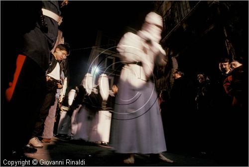 ITALY - TARANTO
Riti della Settimana Santa
Processione dei Misteri del Venerd Santo.
a mezzanotte comincia la processione dell'Addolorata