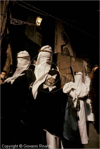 ITALY - TARANTO
Riti della Settimana Santa
Processione dei Misteri del Venerd Santo.
a mezzanotte comincia la processione dell'Addolorata