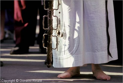 ITALY - TARANTO
Riti della Settimana Santa
il "Troccolante" apre la processione