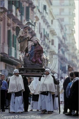 ITALY - TARANTO
Riti della Settimana Santa
Processione dei Misteri all'alba nella Citt Nuova