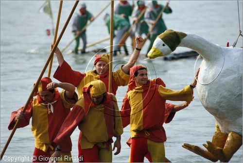 ITALY - TRENTO
Feste Vigiliane (fine giugno)
Palio dell'Oca detta "zatterata" sulle acque dell'Adige