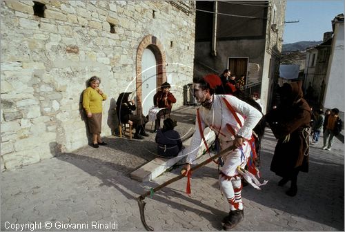 ITALY - TUFARA (CB)
Festa "Il Diavolo di Tufara" (carnevale)
il diavolo gira per il paese terrorizzando la gente insieme a due personaggi vestiti di bianco con la falce che rappresentano la morte