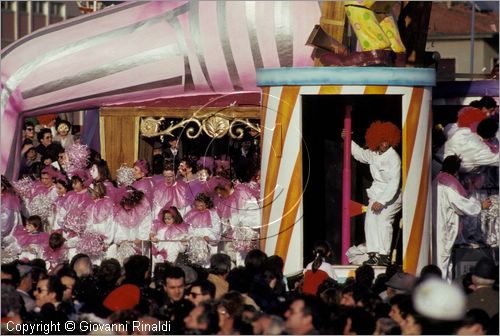 ITALY - VIAREGGIO (LU)
Il Carnevale
sfilata di carri allegorici