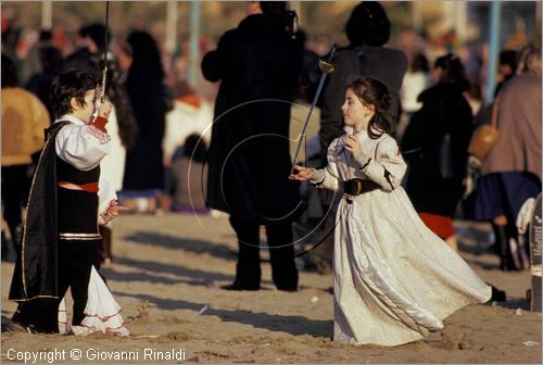 ITALY - VIAREGGIO (LU)
Il Carnevale
gruppi mascherati in spiaggia