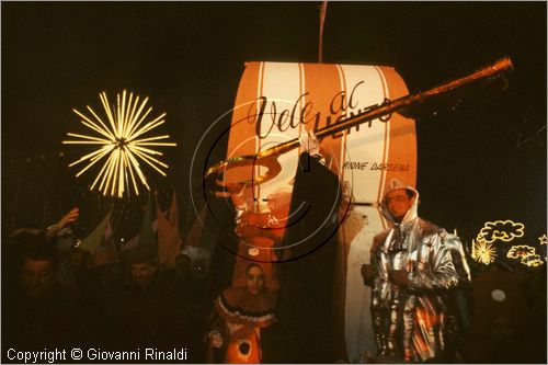 ITALY - VIAREGGIO (LU)
Il Carnevale
carnevale in darsena