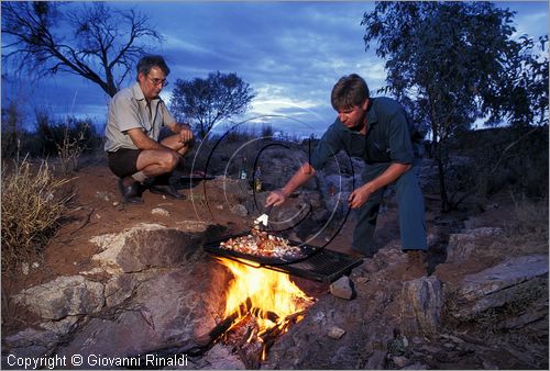 AUSTRALIA CENTRALE - (Alice Springs) - grigliata nel deserto