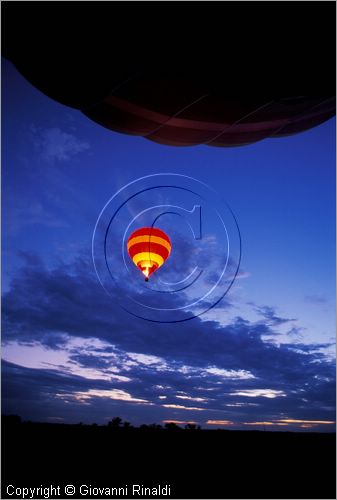 AUSTRALIA CENTRALE - (Alice Springs) - volo in mongolfiera nel deserto all'alba