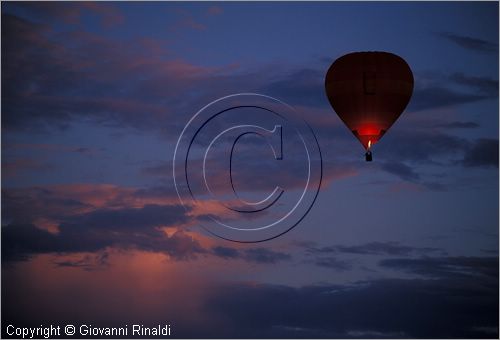 AUSTRALIA CENTRALE - (Alice Springs) - volo in mongolfiera nel deserto all'alba