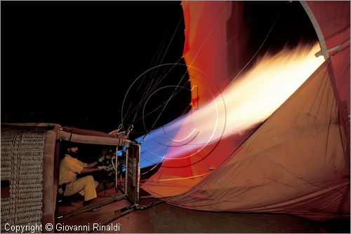 AUSTRALIA CENTRALE - (Alice Springs) - volo in mongolfiera nel deserto all'alba