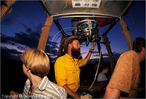 AUSTRALIA CENTRALE - (Alice Springs) - volo in mongolfiera nel deserto all'alba