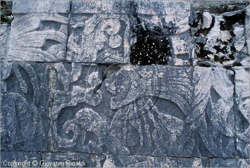 MEXICO - YUCATAN - Area archeologica di Chichen Itza, antica citt Maya (432 - 987 d.C.) - Templo de los Guerreros - particolare