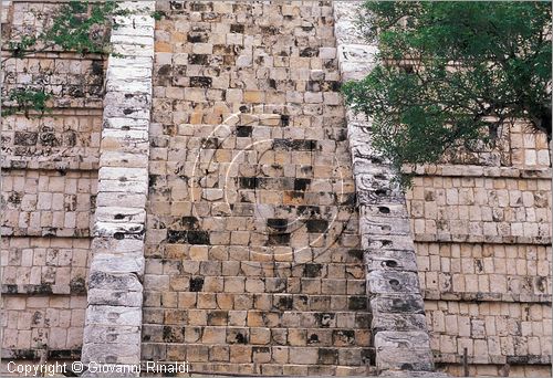 MEXICO - YUCATAN - Area archeologica di Chichen Itza, antica citt Maya (432 - 987 d.C.) - Tomba del Gran Sacerdote