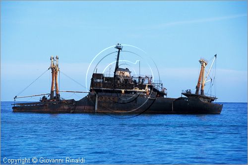 CUBA - Arcipelago delle Isole Canarreos - Cabezo Sambo (6 miglia a sud est di Cayo Campo) - la secca conserva i relitti di molte navi di tutte le epoche