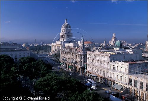 CUBA - HAVANA - veduta dal Parque Central, da sinistra: il Capitolio, il Gran Teatro e l'Hotel Inglaterra