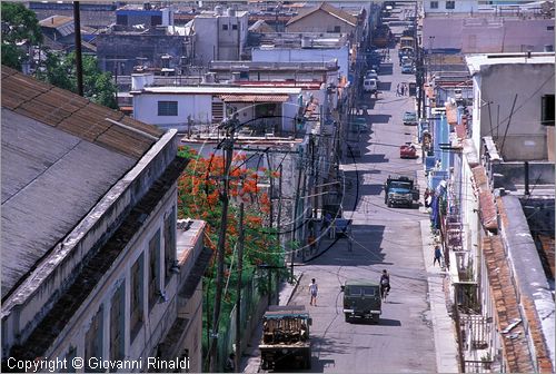 CUBA - HAVANA - scorcio in una via del centro