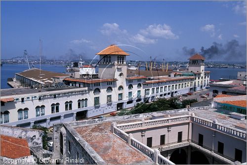 CUBA - HAVANA - La Habana Vieja - Convento de San Francisco de Asis - veduta del complesso dalla torre campanaria, dietro il terminal del porto