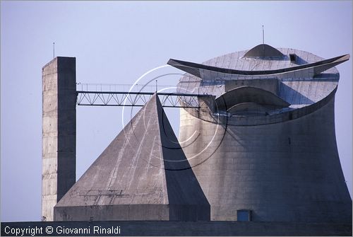 INDIA (PUNJAB) - CHANDIGARH - citt interamente progettata da Le Corbusier negli anni '50 - Capitol - settore 1 (zona degli edifici governativi) - Edificio "Vidhan Sabha" sede dell'Assemblea (Parlamento)